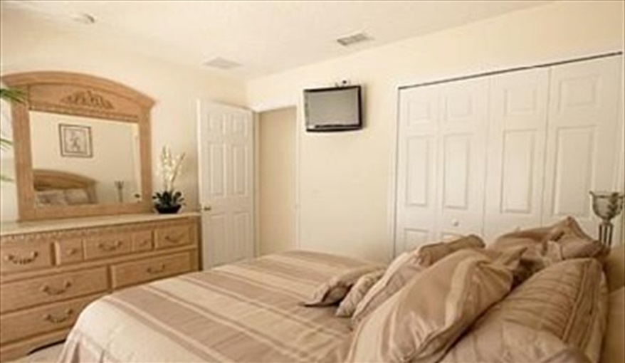 Luxurious queen size bed room with TV & fitted wardrobes. Leila's Sunrise - 7 Bedroom Deluxe Villa with Pool in Emerald Island Resort, Kissimmee, Orlando